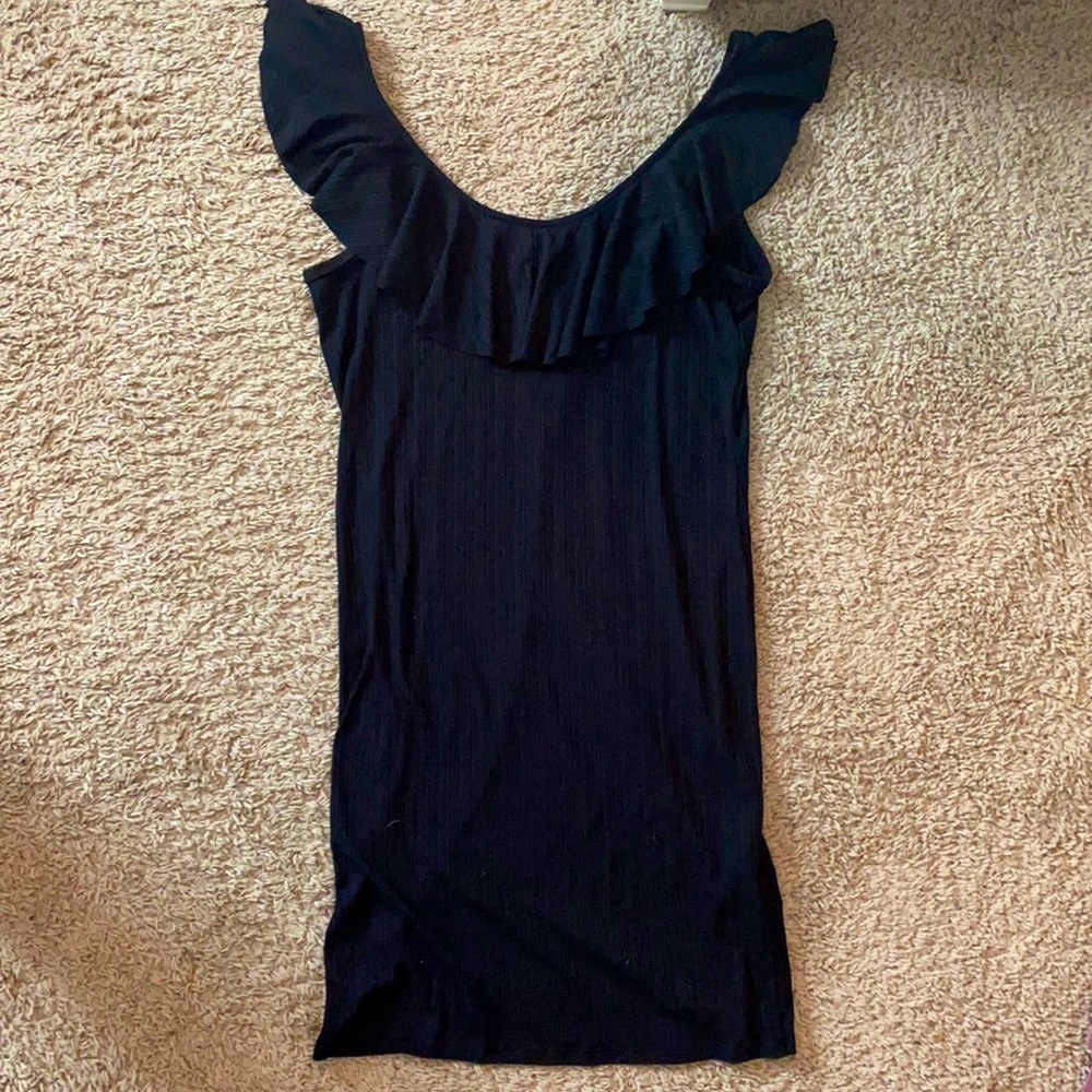 Super cute, simples dress.